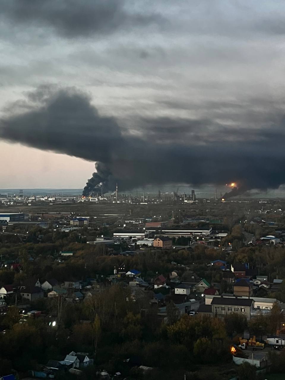 Russia attacks post office and medical clinic, Ukraine targets oil refinery and factories