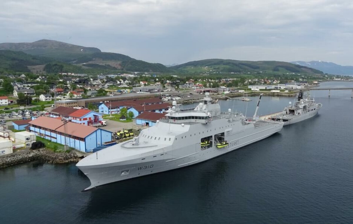 Norwegian navy vessel conducting defense patrols in the High North.