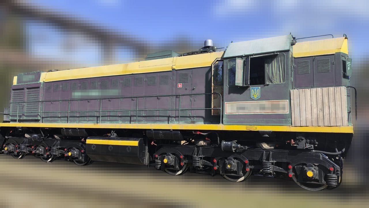 A Ukrainian Railways train equipped with a Shatro Counter-Mesh EW system.